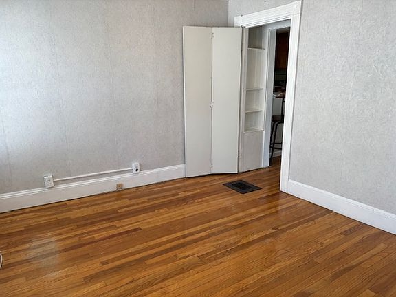 Additional view of bedroom