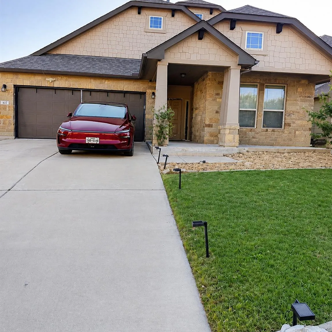 4 bed, 3.0 bath, 2473 sqft, $2,495 — Photo 1