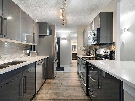 4th image of 111 N 14th Ave SE #412