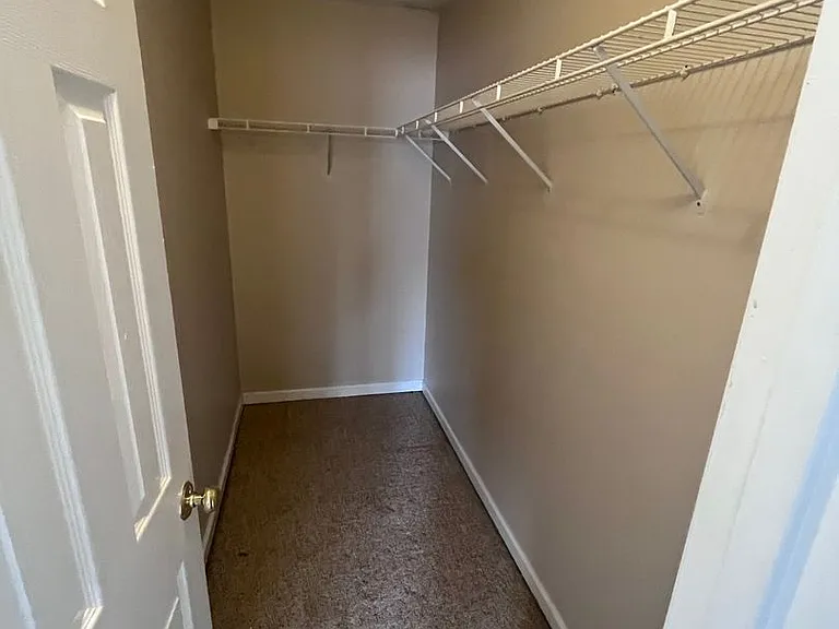 510 Fairington Ave — Photo 11