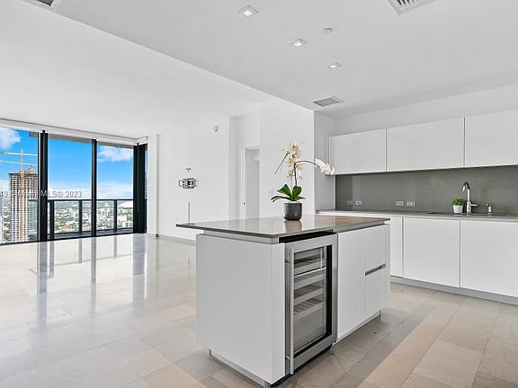 2nd image of 68 SE 6th St #3808