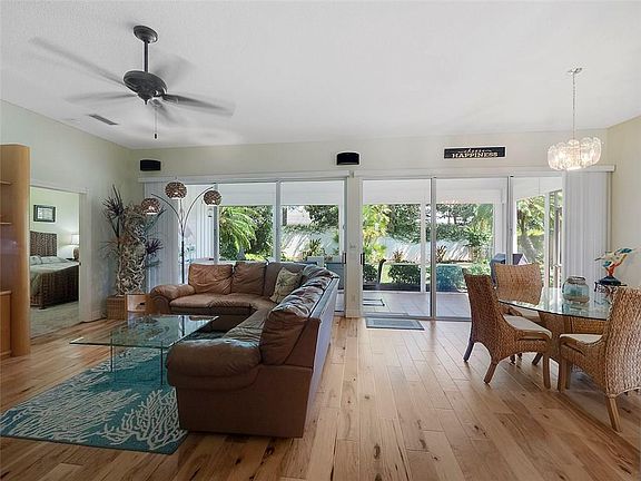 3rd image of 2682 SW Prospect Pl