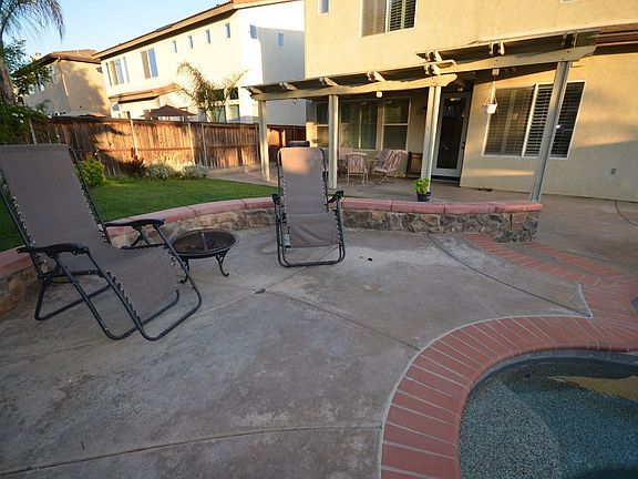3rd image of 31884 Honeysuckle Cir