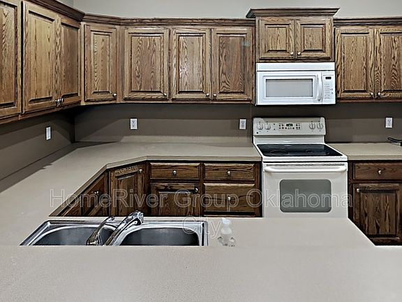 5th image of 1221 Cedar Creek Dr