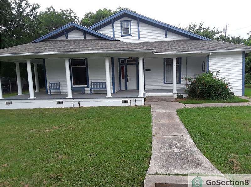 1301 Earl St, Commerce, TX 75428 Zillow