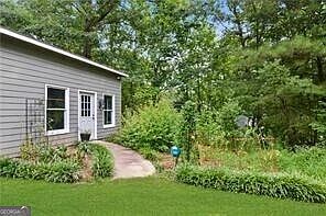 3rd image of 585 Lee Dr
