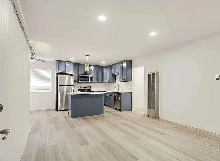 1739 Addison St #5 — Photo 1