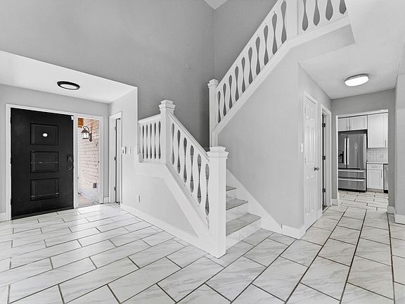 4th image of 206 W North Hill Dr