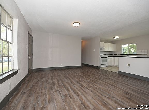 4th image of 6210 Pike Valley Dr