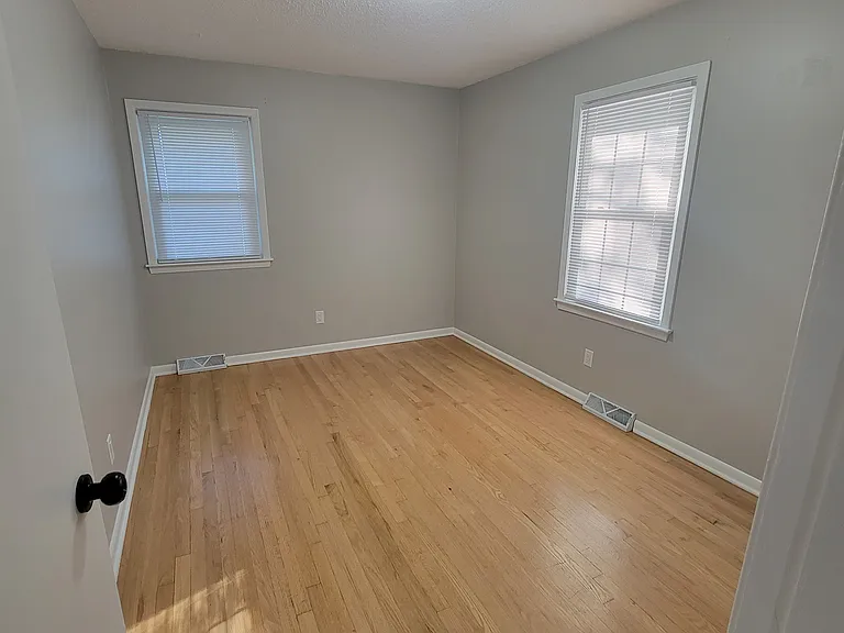 10706 N McGee St — Photo 16