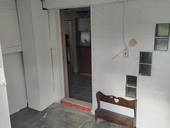 The breezeway separating the apartment and the laundry room.