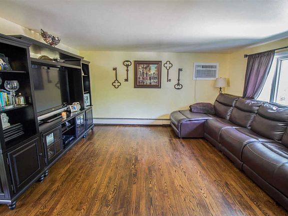 3rd image of 28 Charles St #28