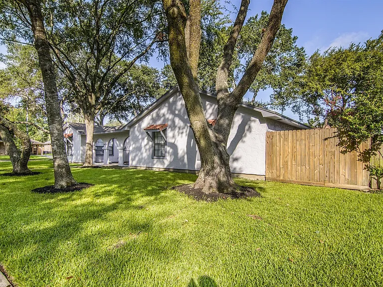 2716 Pine Cone Ln — Photo 4