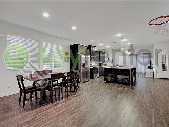 4th image of 1374 Larkspur Dr