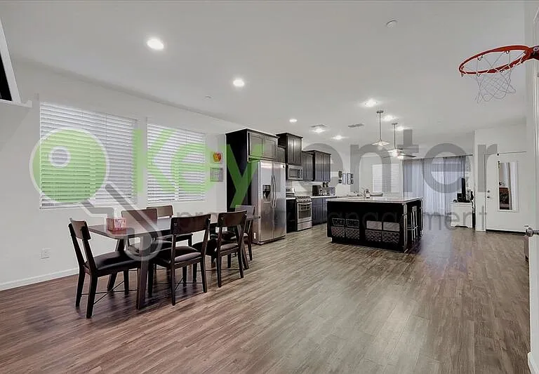 1374 Larkspur Dr — Photo 4