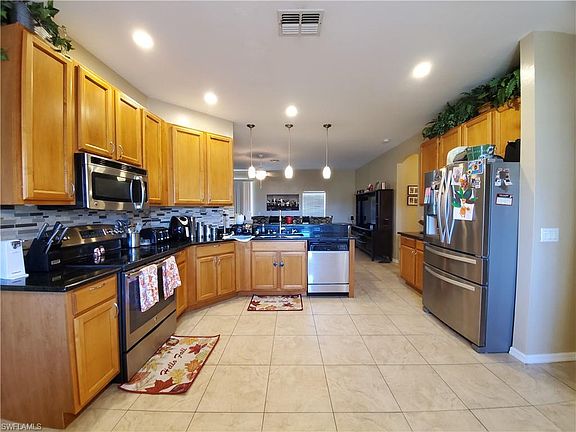 4th image of 1713 NW 14th Pl