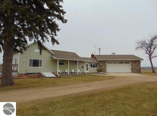 2871 E Roggy Rd, Ithaca, MI 48847