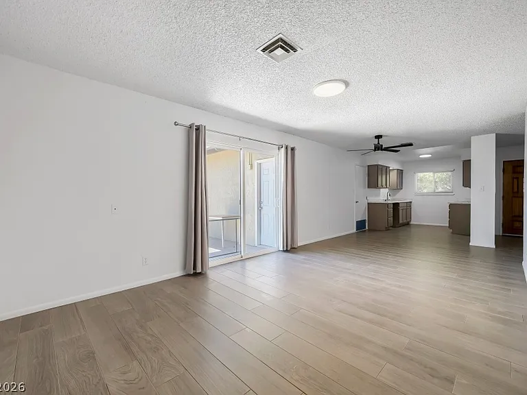 823 Center St — Photo 9