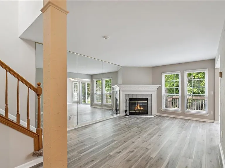 1688 Christopher Dr — Photo 3