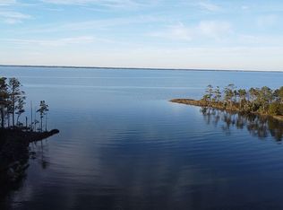 104 Pin Oak Ct, Beaufort, NC 28516