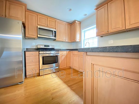 4th image of 3025 Federal Hill Dr