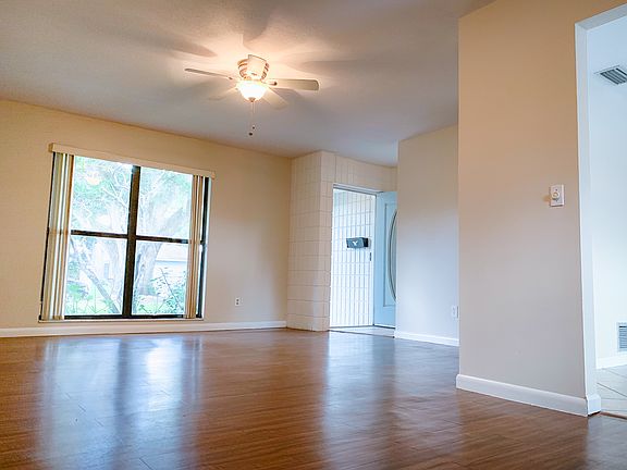 4th image of 7404 W Elm St