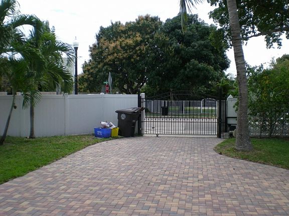 2nd image of 2415 Parker Ave