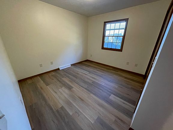 5th image of 122 Summit Ave NE