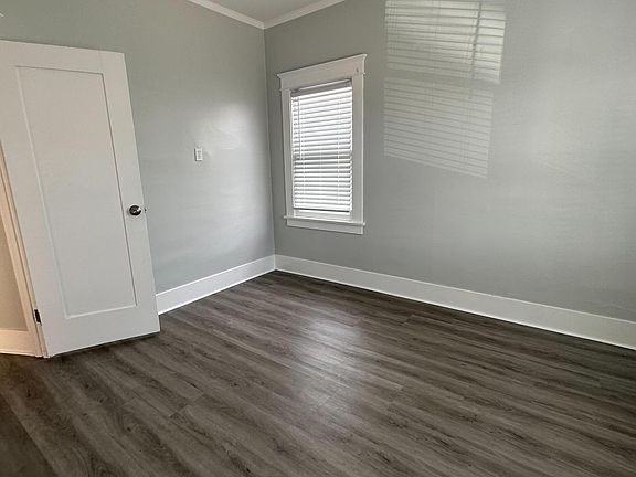 5th image of 1336 Stanley Ave