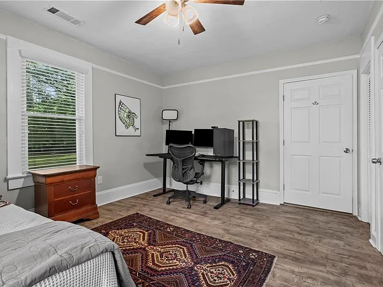 285 Henry St SE — Photo 20