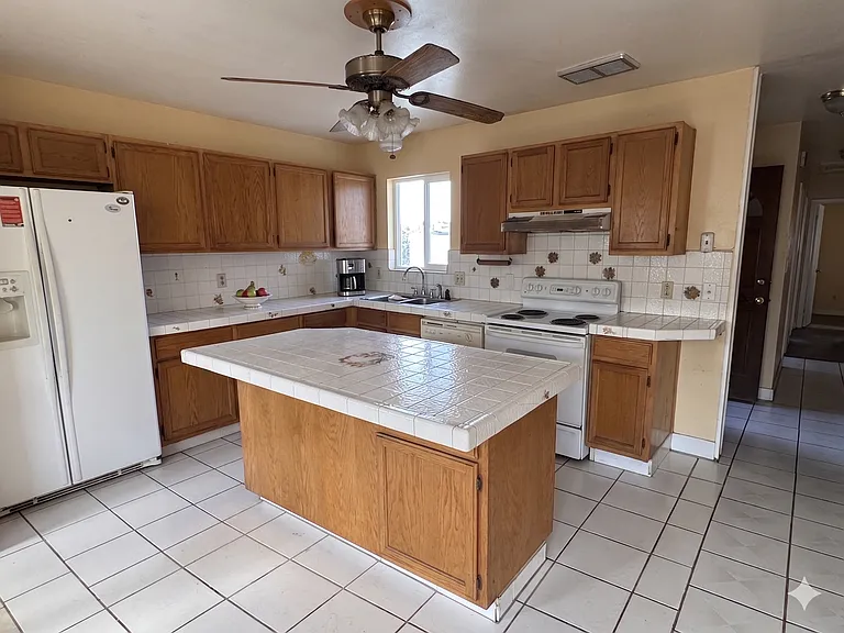 4417 W Bonanza Rd — Photo 5