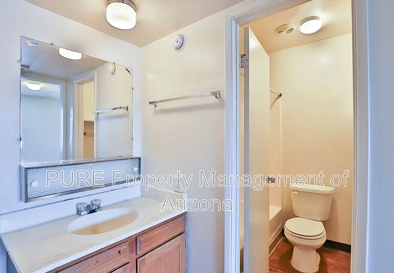 810 W 2nd St #C — Photo 12