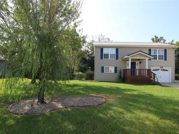 1104 Columbus Cir, Warrenton, MO 63383