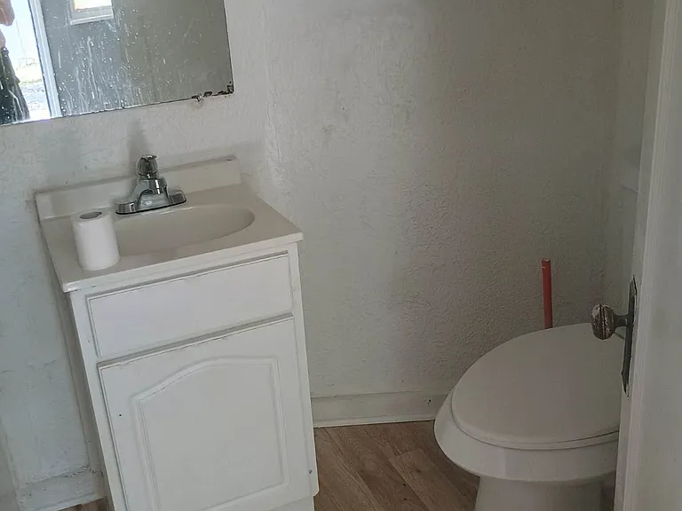 215 NW Arlington Ave #B — Photo 3