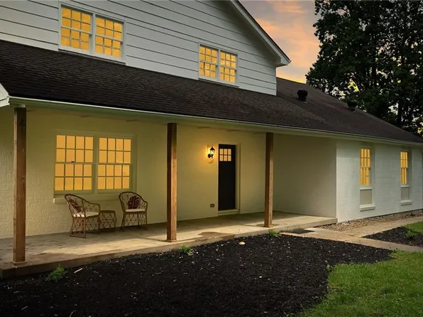 8420 NW Nodaway Dr, Parkville, MO 64152