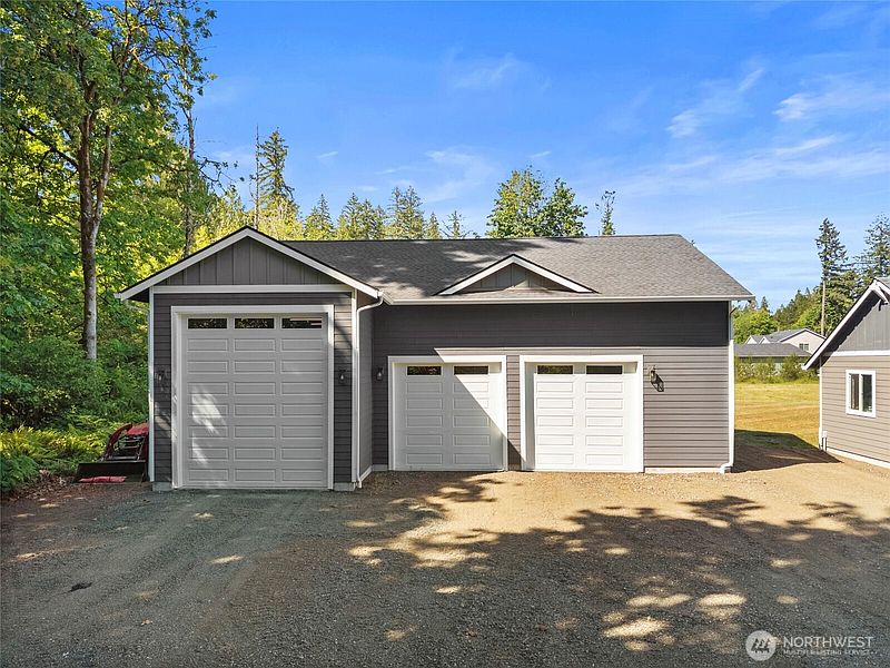 4th image of 3016 85th Avenue SW