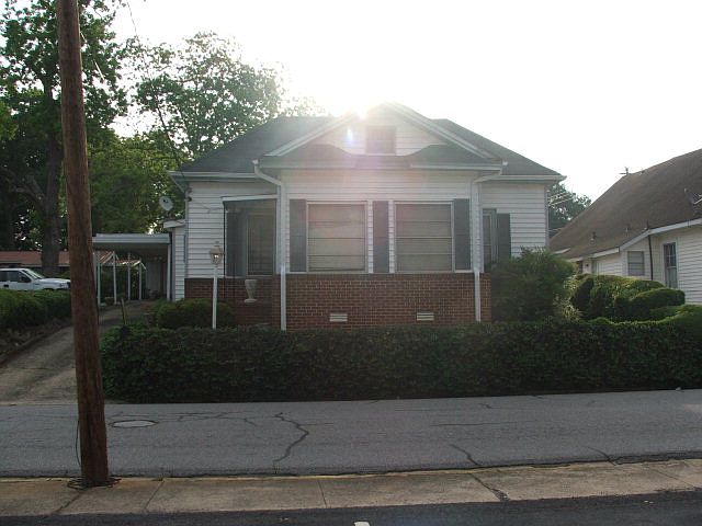 2nd image of 140 N Chase St
