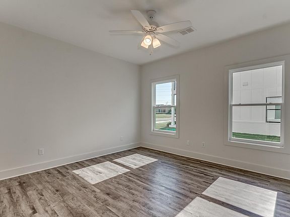 5th image of 419 16th St E