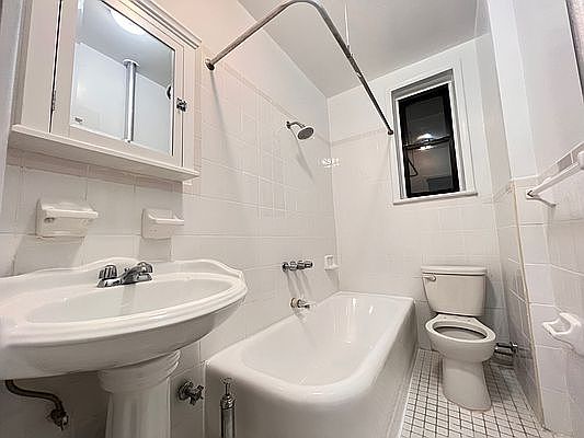 4th image of 41-25 44th St #19