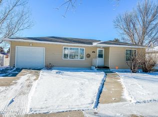 709 14th Ave W, Williston, ND 58801