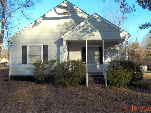 2104 Wrenn St, Burlington, NC 27215