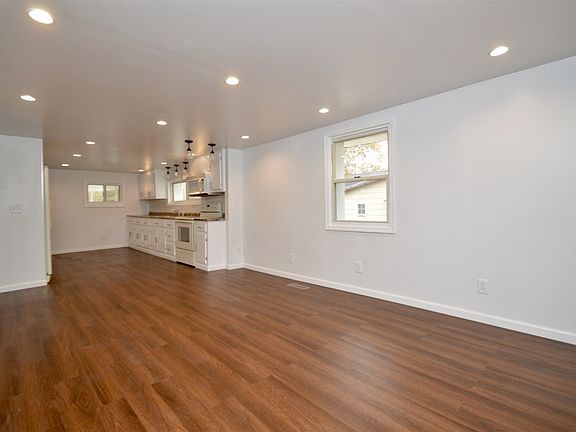 4th image of 3218 York St