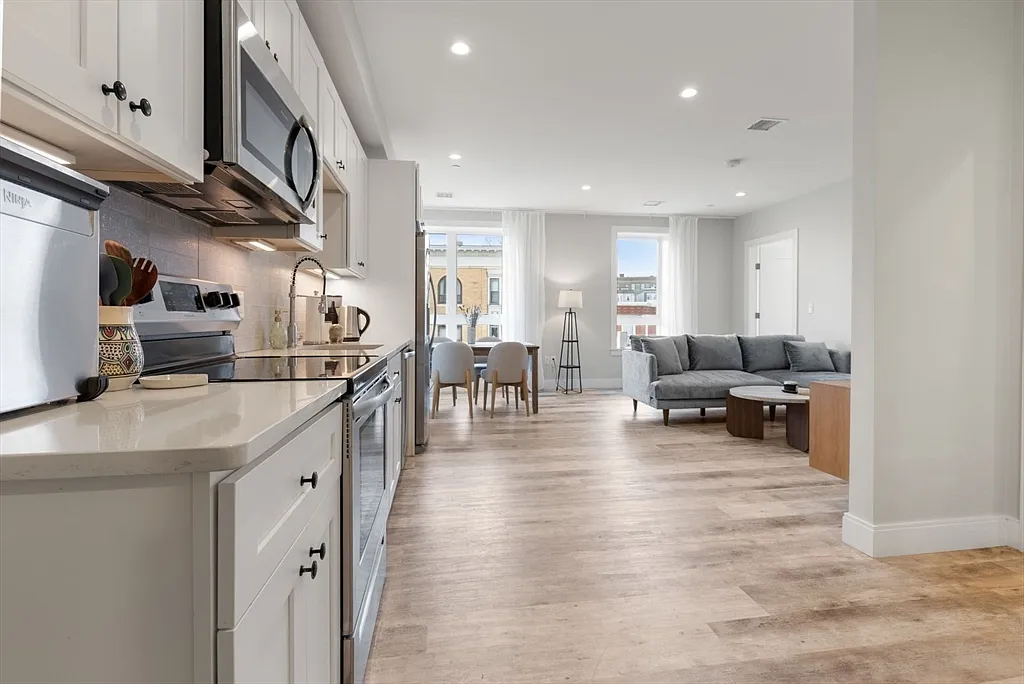 Building Photo - 1457 Tremont St #404