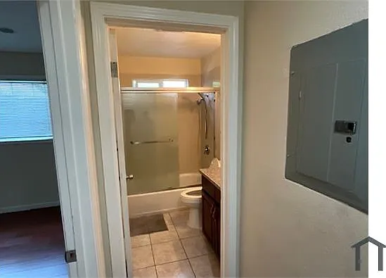 9866 Bancroft Ave — Photo 11