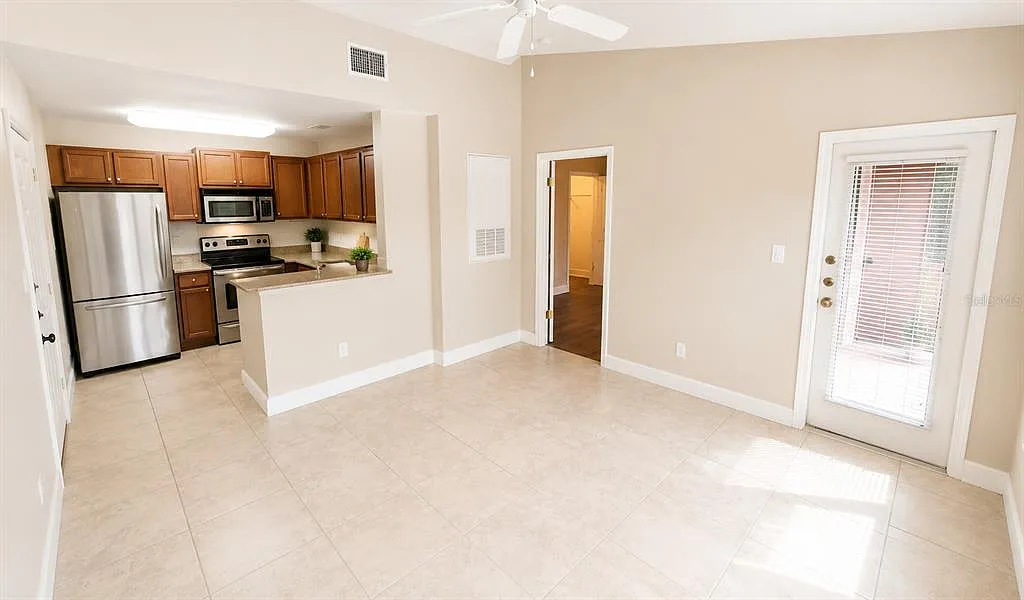 1 bed, 1.0 bath, 572 sqft, $1,300 — Photo 4