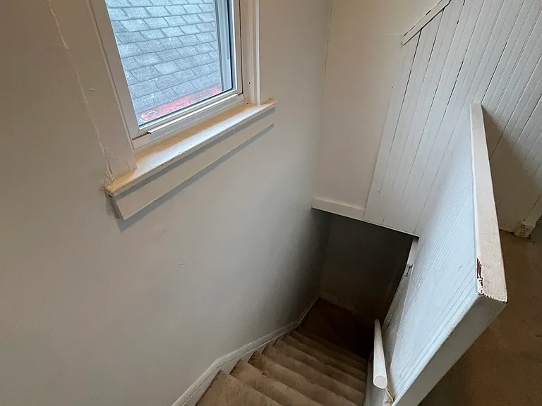 313 E University Ave — Photo 16