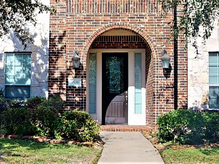 8538 Sunrise Meadow Ln — Photo 3