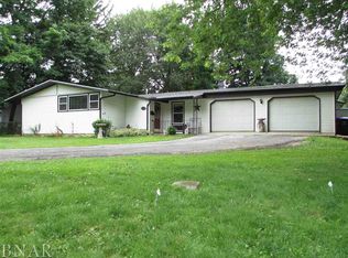 2108 Skyline Ct, Bloomington, IL