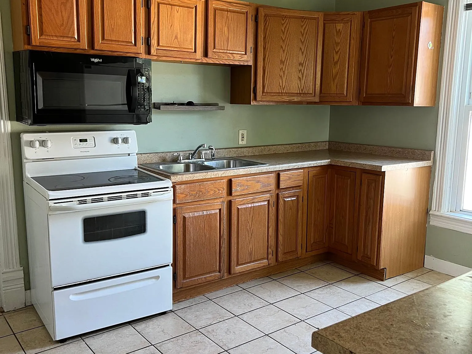 3 bed, 1800 sqft, $1,450 — Photo 2