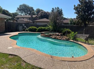 430 Trail View Ln, Garland, TX 75043